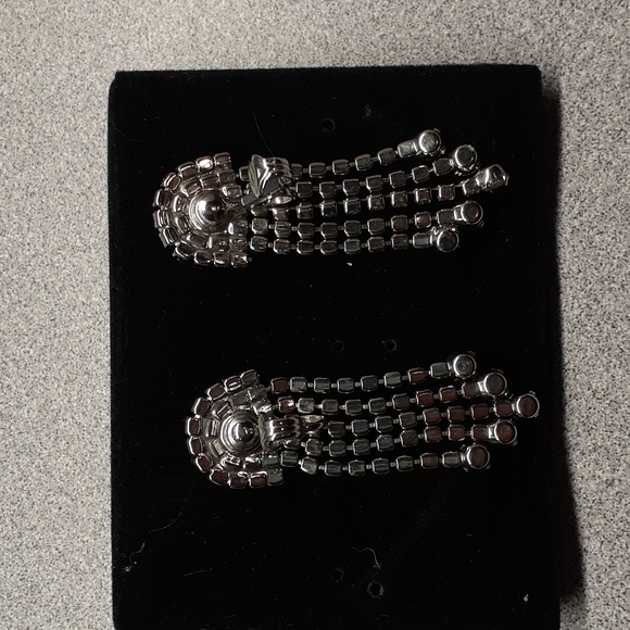 Genuine Vintage 40s/50s Era Rhinestone Chandelier Clip Earrings - Picture 3 of 5